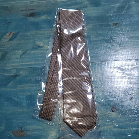 𝅺Brown tie with stripes NEW - Picture 2 of 5